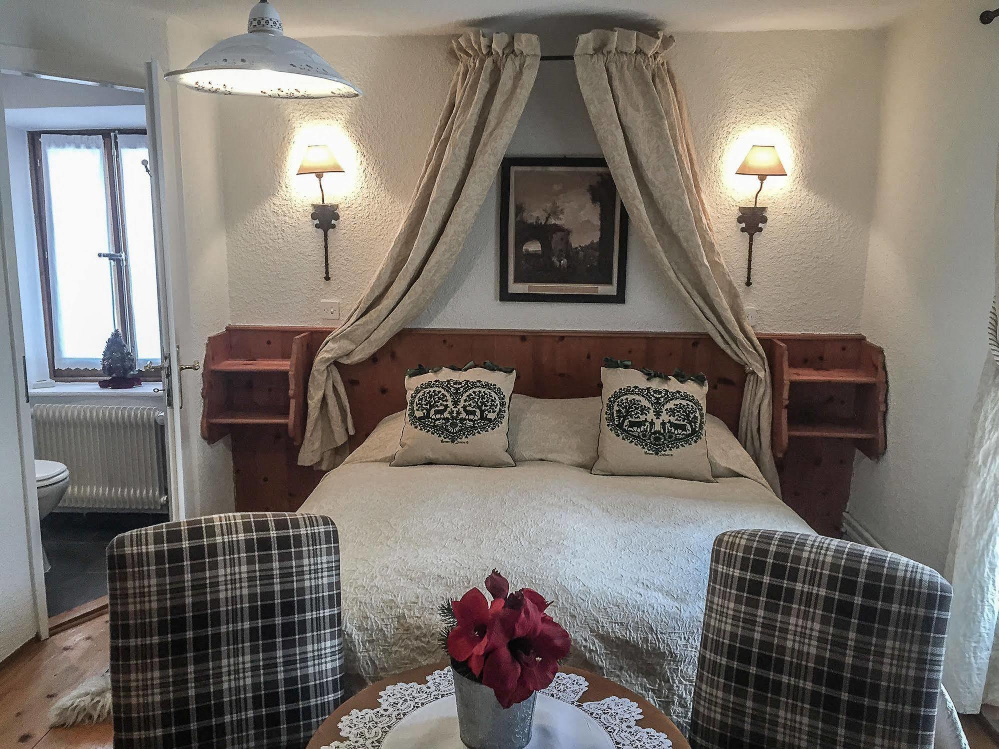 Hotel Bella Tola & 4*